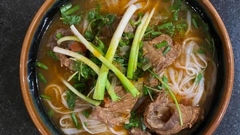 Phở trong mùa giãn cách: Nhớ mùi hương, nhớ không gian...